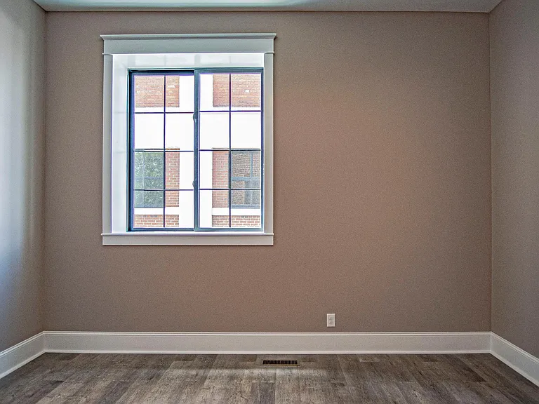 151 E Eagle St — Photo 23