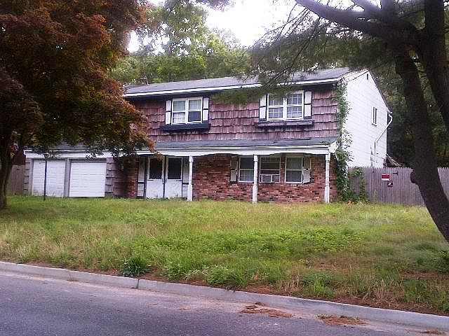 1st image of 15 Yale St
