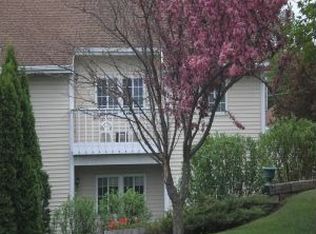 1757 Parknoll Ln, Port Washington, WI