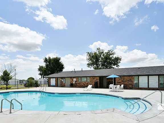 5th image of 2101 SW 38th St #2909