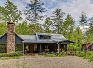 740 E Valley Dr, Sapphire, NC 28774