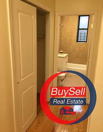 4th image of 2444 28th St #B1
