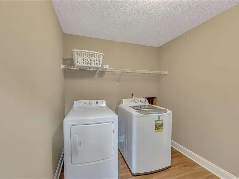 56 Brentwood Dr — Photo 20