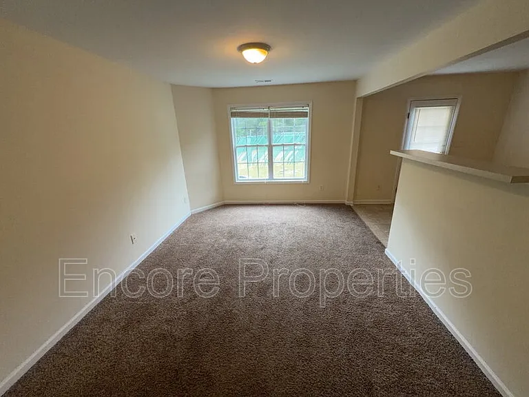 448 Anna St — Photo 4