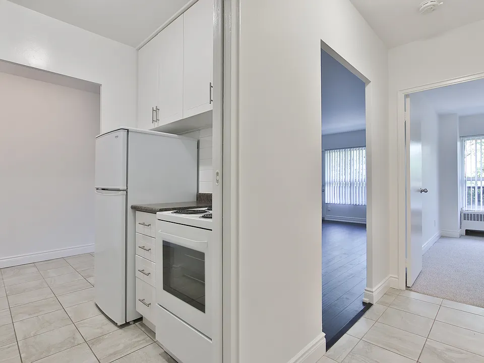 494 Avenue Rd #C