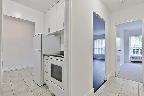 494 Avenue Rd #C Photo 1