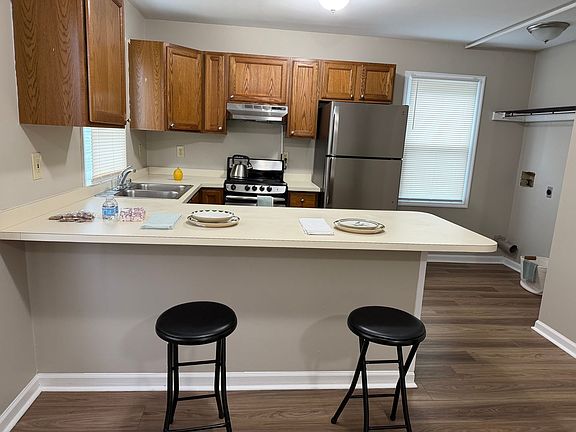4th image of 832 W High St #1