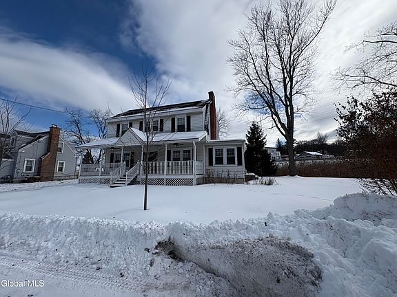 3rd image of 2 Hampton Avenue