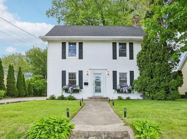 1422 Sharon St, Janesville, WI 53545