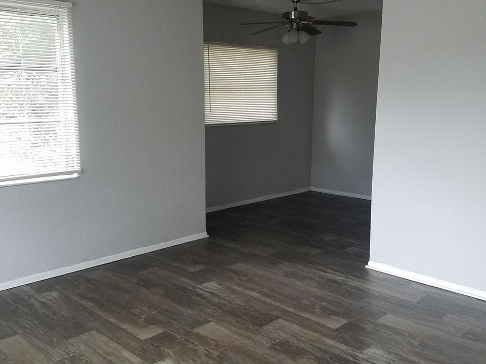 2nd image of 3322 Camelot Dr #C1