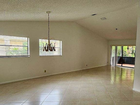 Dining & family rooms