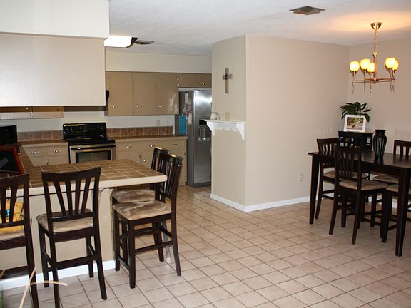 4th image of 214 Vivian Dr