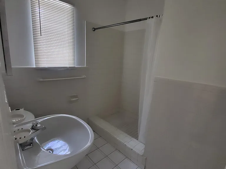 547 NE 16th Ave — Photo 10