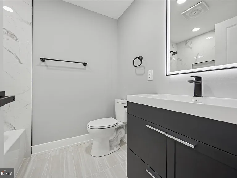 451 Fitzgerald St — Photo 17