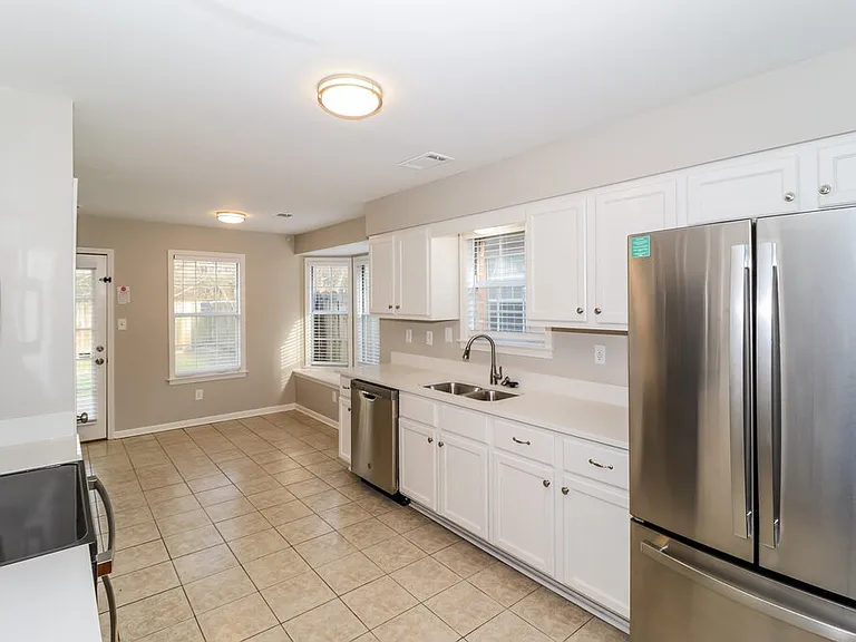 2268 Lake Hill Ct — Photo 7