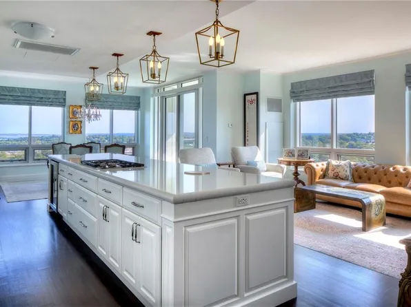 1 Tower Dr APT 1806, Portsmouth, RI 02871