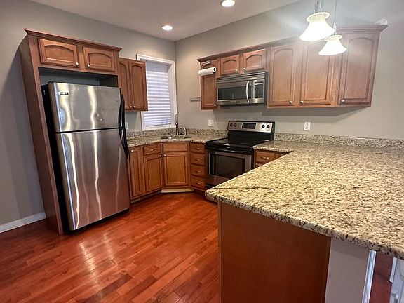 5th image of 2741 W Harper St