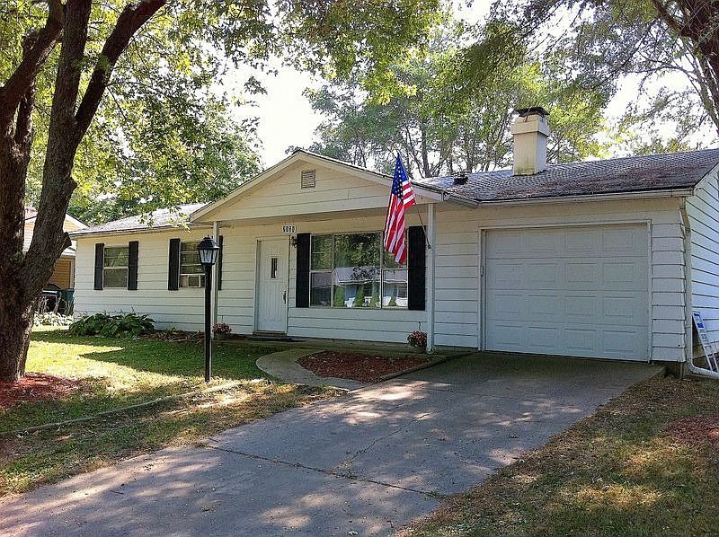 1st image of 2121 W Thomas Dr
