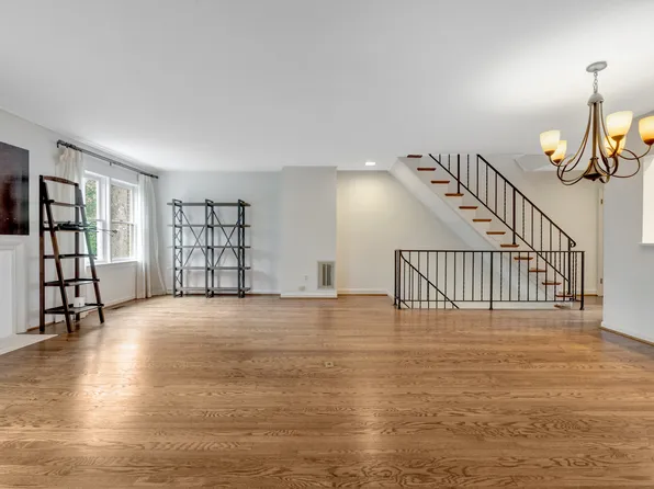 1053 N George Mason Dr, Arlington, VA 22205