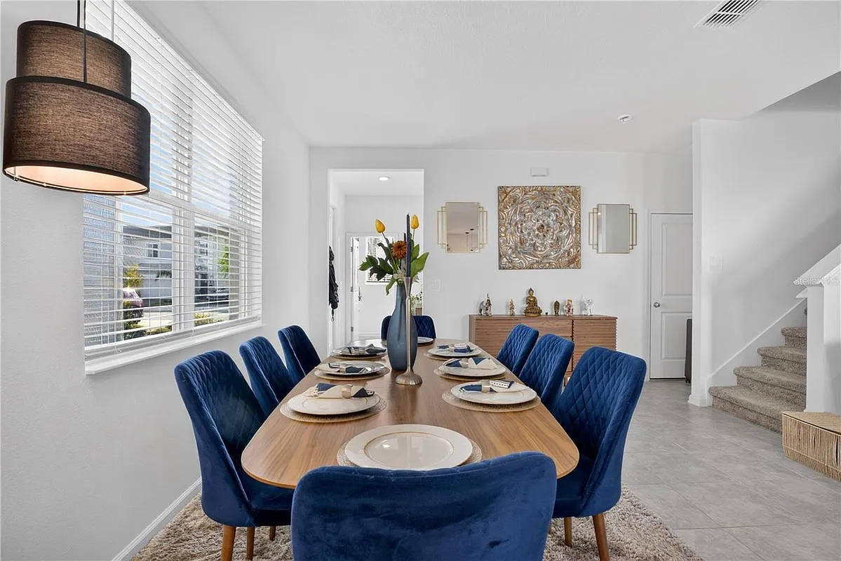 3 bed, 2.5 bath, 1988 sqft, $2,350 — Photo 3