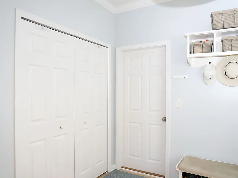 454 Howland Dr — Photo 9