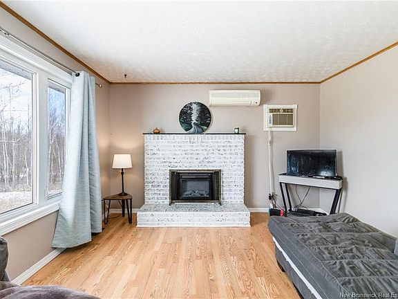 3rd image of 5 Holmes Rd