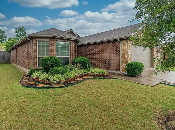 3rd image of 2901 Pecan Grove Dr