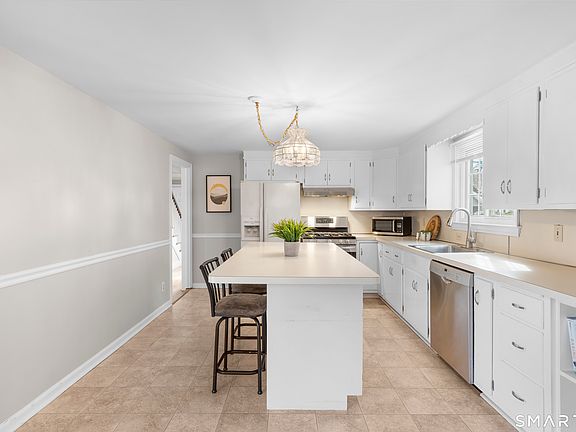 5th image of 543 East Road