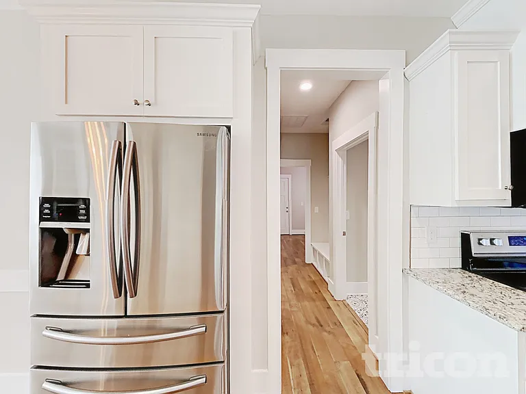 231 Bella Sq — Photo 4