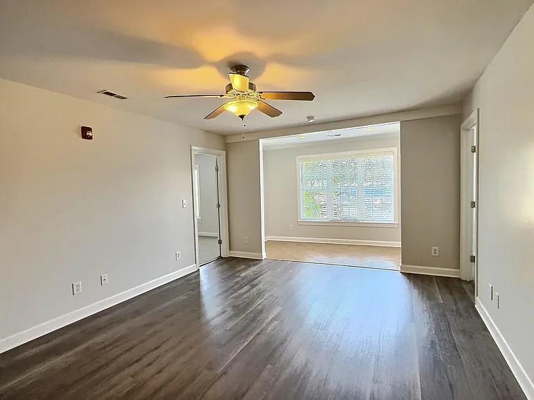 144 N Hines St — Photo 39