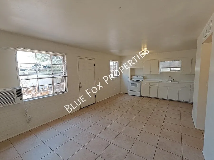 1224 N Camilla Boulevard — Photo 4