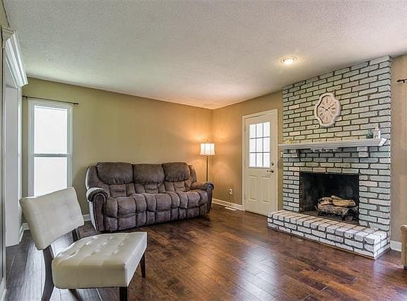 2nd image of 1829 E Pawnee Dr