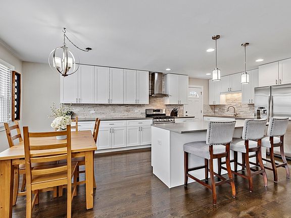 5th image of 3030 N Kennicott Ave