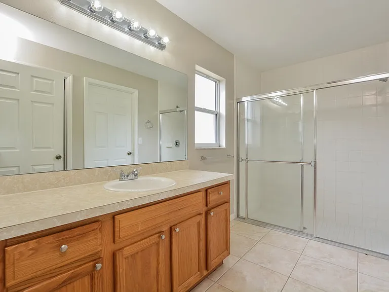 12020 Woodglen Cir — Photo 9