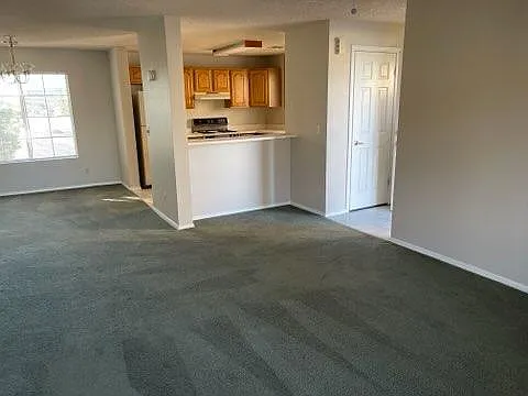 2 bed, 1090 sqft, $1,295 — Photo 3