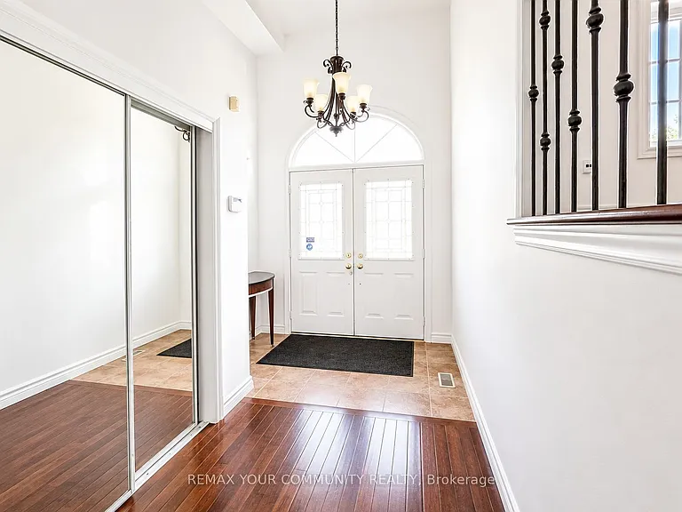69 Gail Parks Cres — Photo 2
