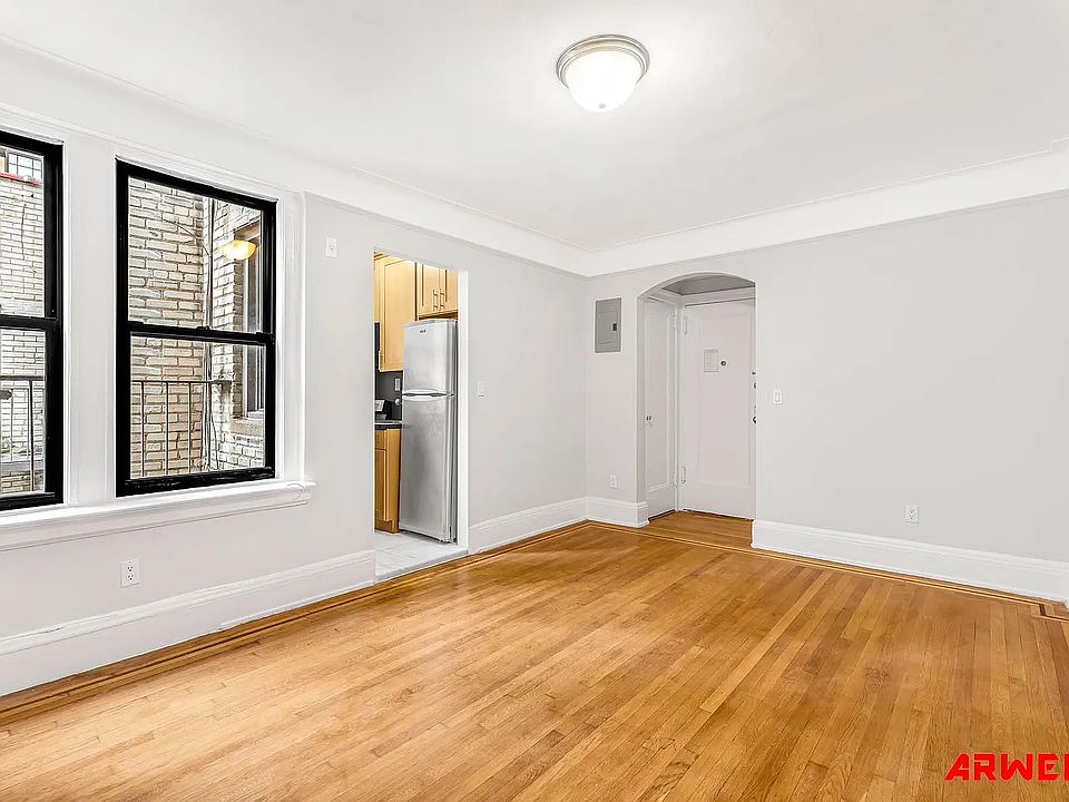 2nd image of 400 E 50th St APT 6A