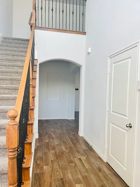 4 bed, 3.5 bath, 2445 sqft, $2,600 — Photo 3