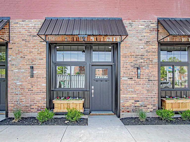 151 E Eagle St — Photo 20