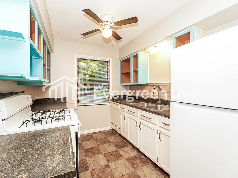 1307 Cedar Dr — Photo 5