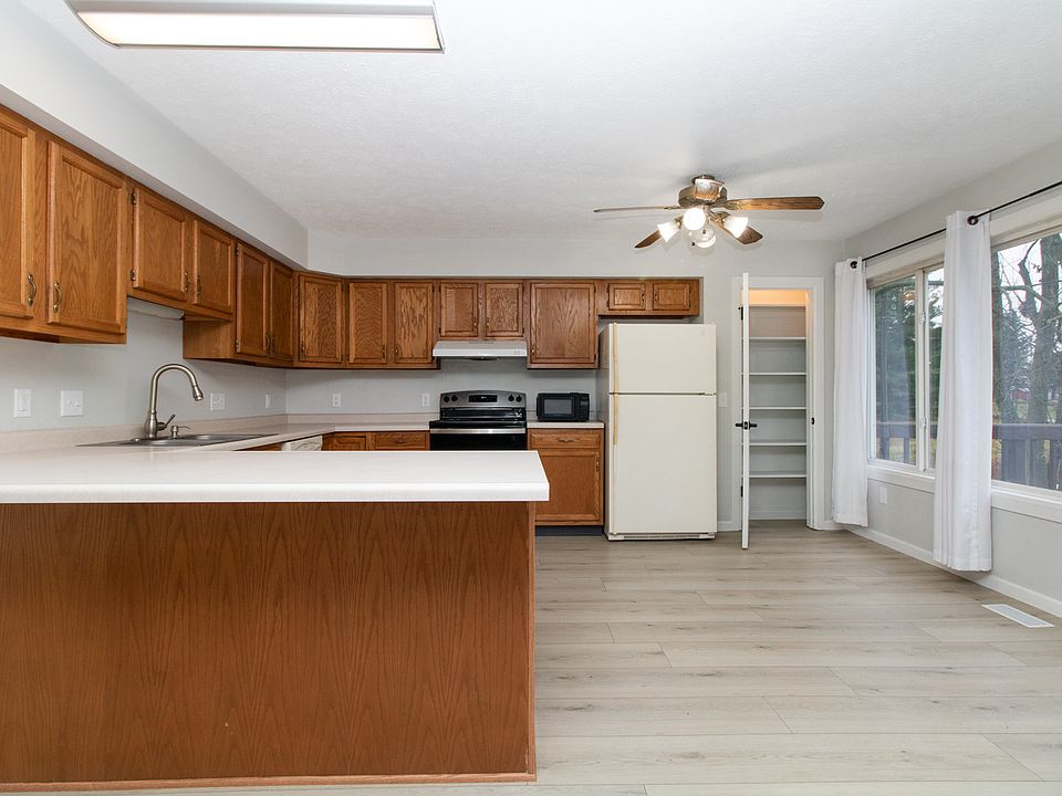 100 South St, Danvers, IL 61732 Zillow