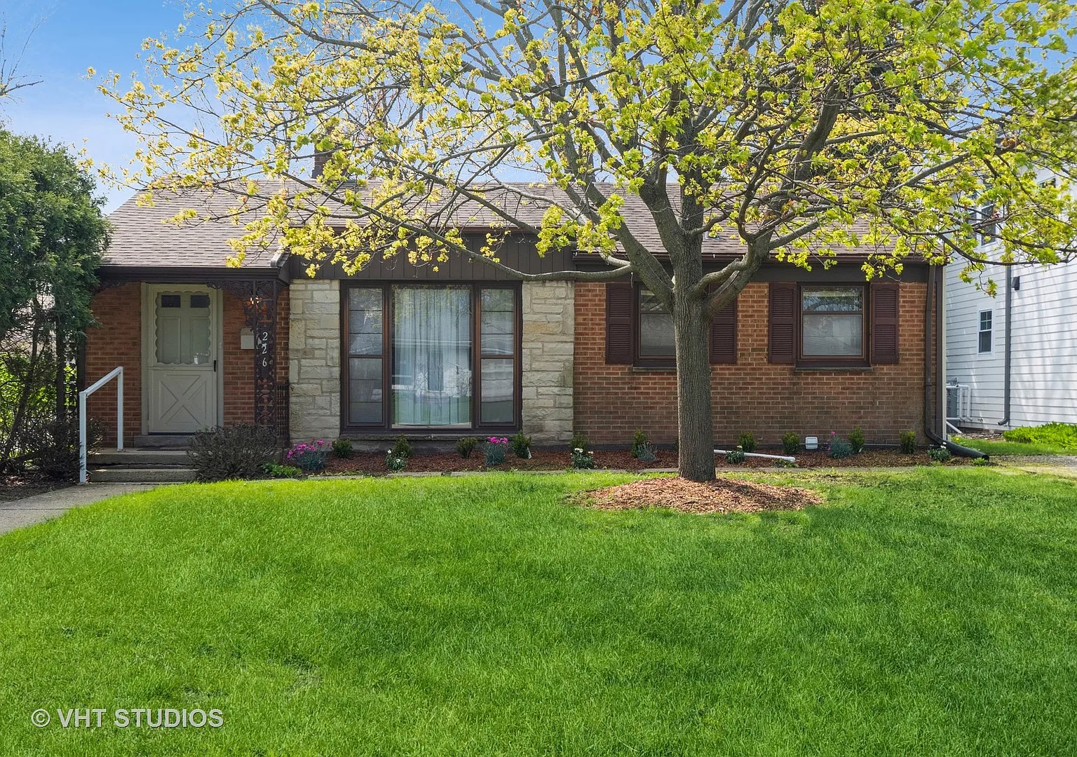 3 bed, 2.5 bath, 1747 sqft, $3,495 — Photo 1