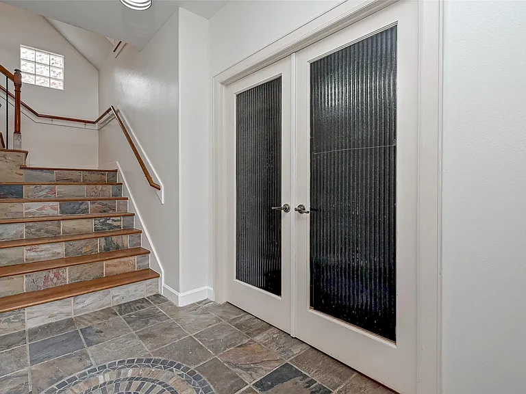 5410 Rose St — Photo 6