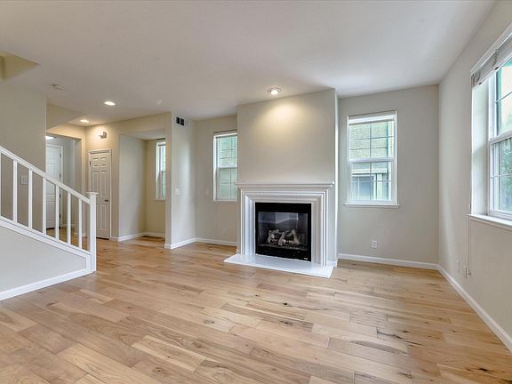4th image of 266 Meadow Pine Pl