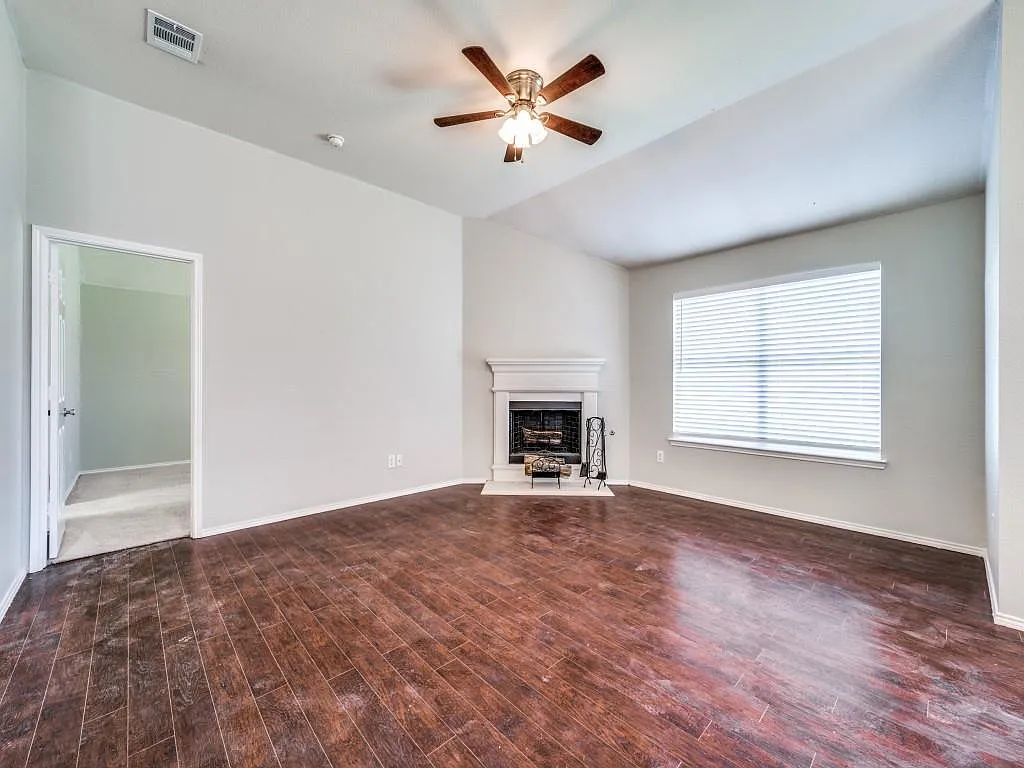 4 bed, 1941 sqft, $2,250 — Photo 4