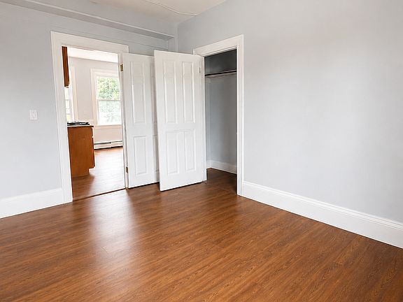 4th image of 982 Douglas Ave #3