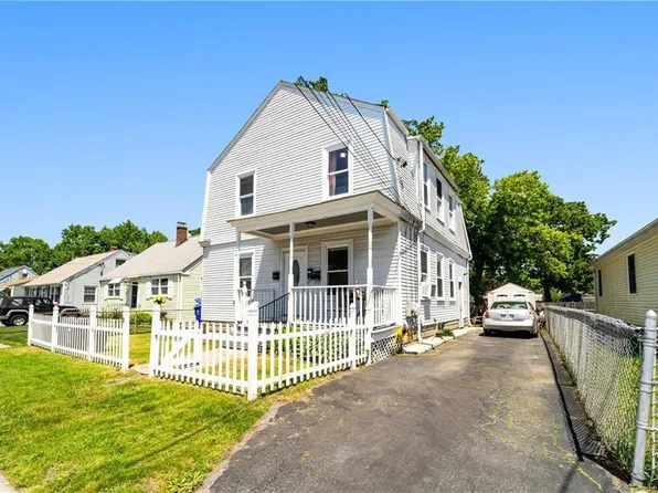 69 Clews St, Pawtucket, RI 02861