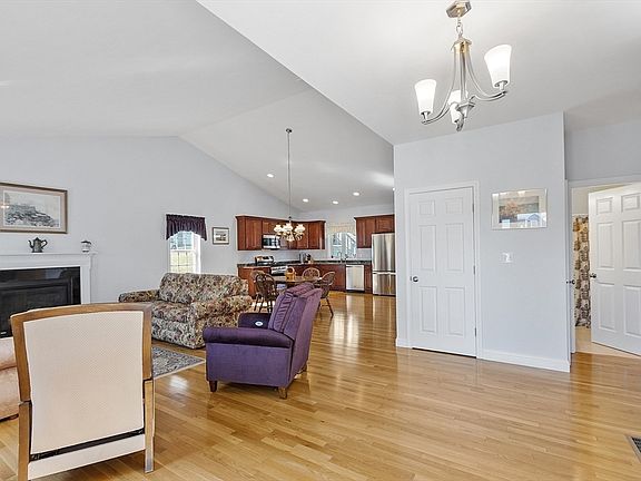 5th image of 17 Cricket Ln #28