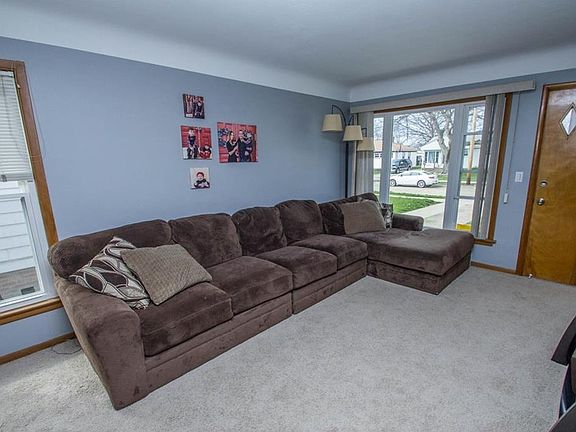 5th image of 30922 Royalview Dr