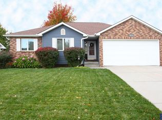 8041 McKinty Ln, Lincoln, NE 68516